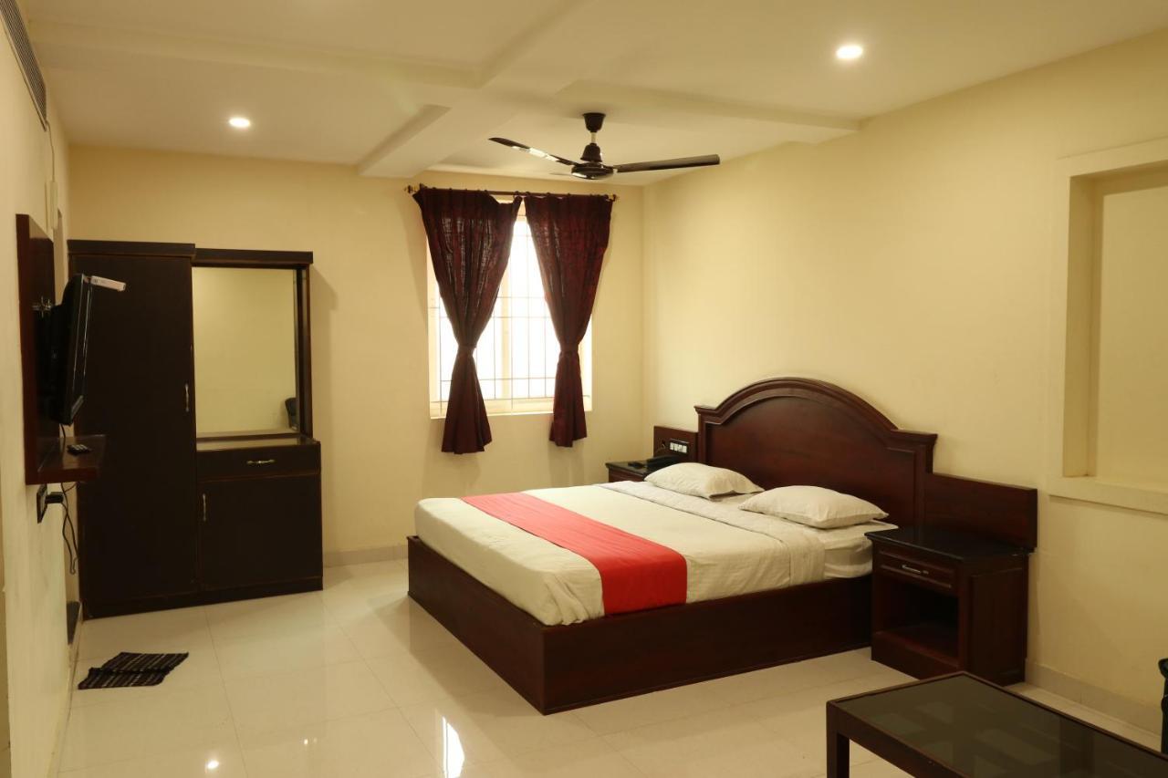 فندق ثينيفي  E S Residency المظهر الخارجي الصورة