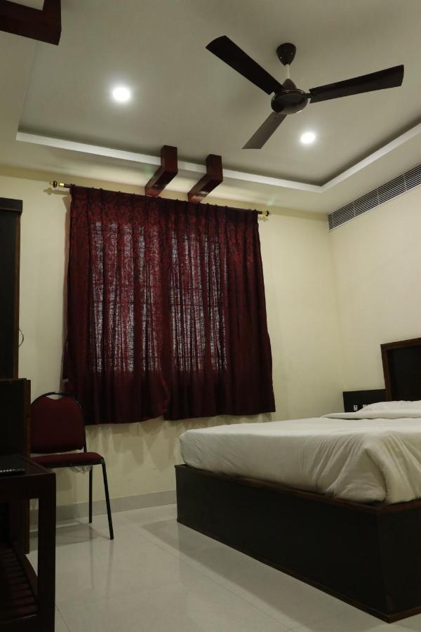 فندق ثينيفي  E S Residency المظهر الخارجي الصورة