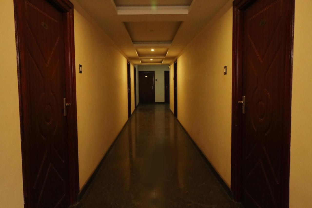 فندق ثينيفي  E S Residency المظهر الخارجي الصورة