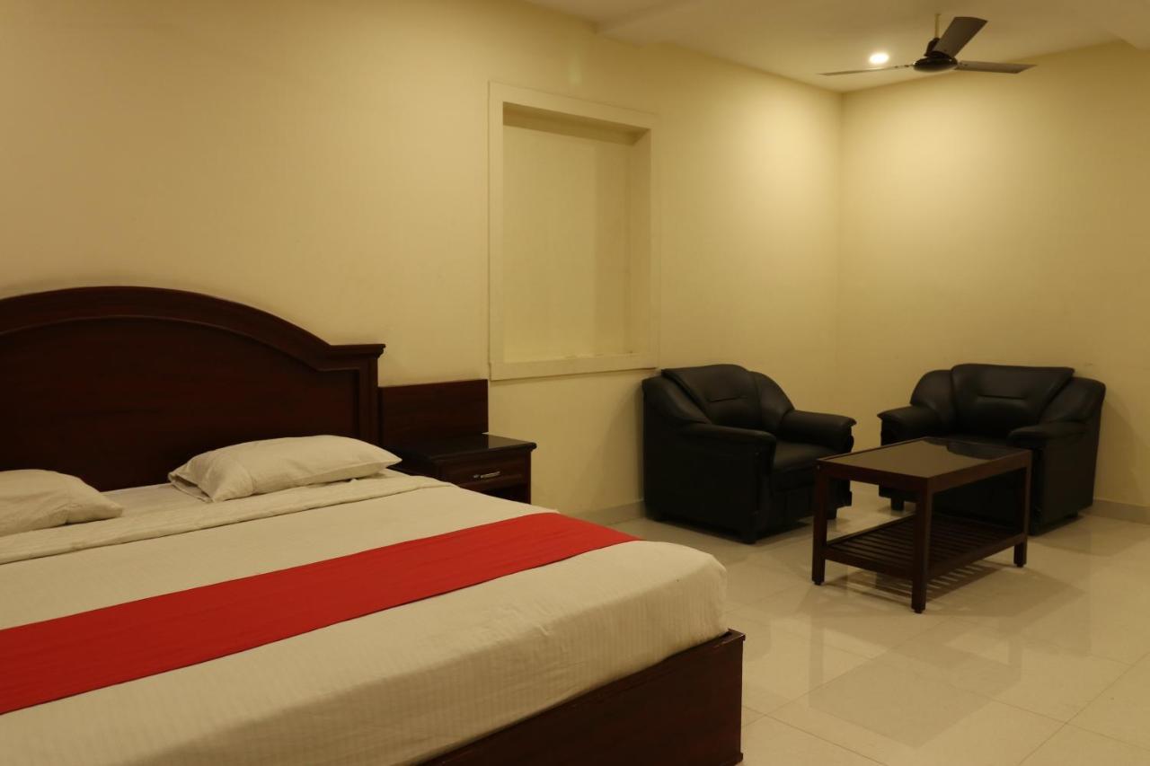 فندق ثينيفي  E S Residency المظهر الخارجي الصورة