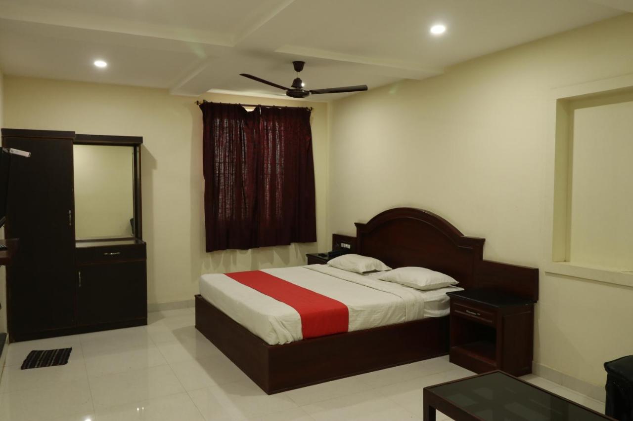 فندق ثينيفي  E S Residency المظهر الخارجي الصورة